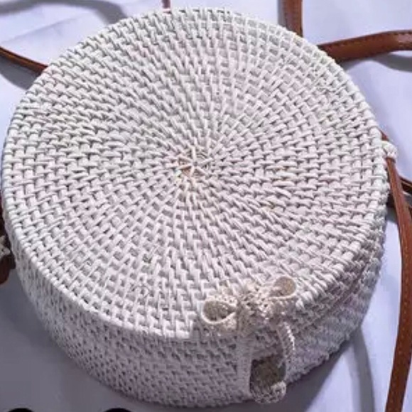 🌴WHITE LARGER BALI KNOT CLOSURE RATTAN-STRAW BAG - Picture 3 of 5